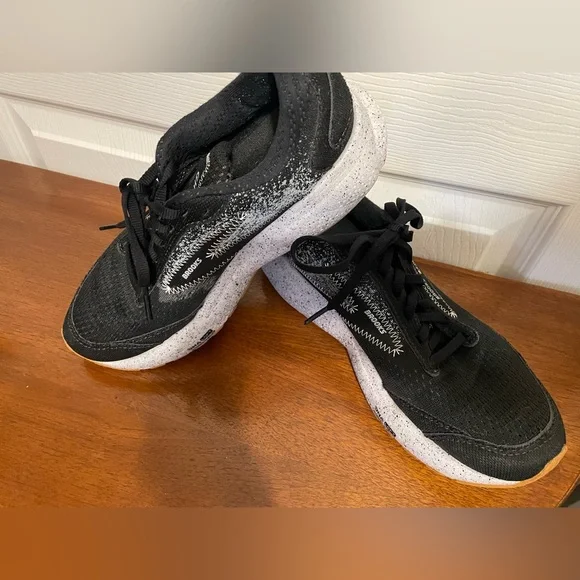 Brooks Ghost 16 women’s running 
Shoe 
Size 8 1/2 
Medium Width
Comfortable
GUC - Picture 3 of 8